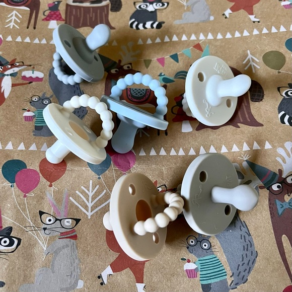 Ryan & Rose Cutie PAT Stage 1 & 2 Starter Kit + 2 Extra Pacifiers! (Value: $50) - Picture 5 of 7